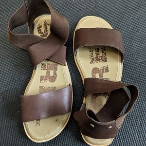 Flat leather Sandals